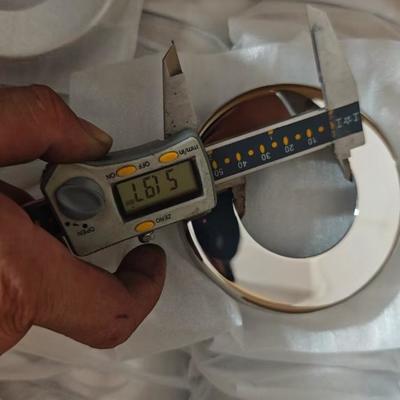 Cache de pied de poteau de garde-corps en acier inoxydable Inox compatible avec tubes ronds de 38 millimètres et 50 millimètres pour balustrades