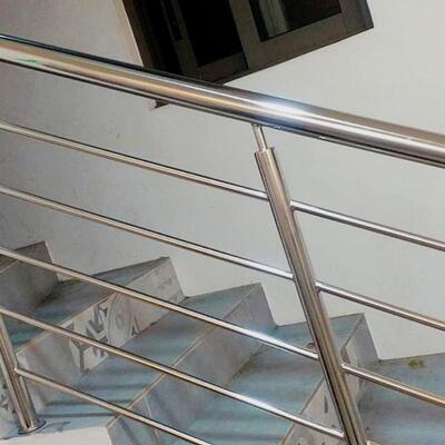 Garnitures de balustrade d'escalier en acier inoxydable et composants de main courante en verre