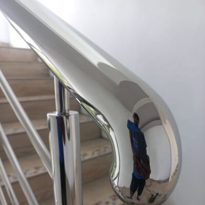 Garnitures de balustrade d'escalier en acier inoxydable et composants de main courante en verre