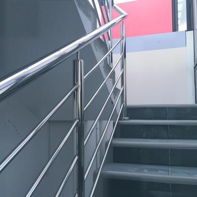 Garnitures de balustrade d'escalier en acier inoxydable et composants de main courante en verre