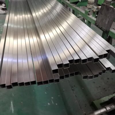 Tubes carrés et rectangulaires en acier inoxydable de 10 × 10 mm à 200 × 200 mm avec une épaisseur de paroi de 1,5 à 5,0 mm pour la construction et la balustrade