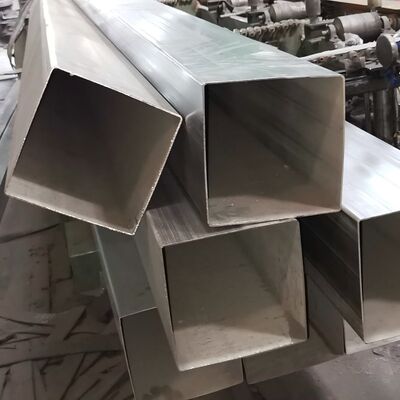 Tubes carrés et rectangulaires en acier inoxydable de 10 × 10 mm à 200 × 200 mm avec une épaisseur de paroi de 1,5 à 5,0 mm pour la construction et la balustrade