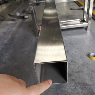 Tubes carrés et rectangulaires en acier inoxydable de 10 × 10 mm à 200 × 200 mm avec une épaisseur de paroi de 1,5 à 5,0 mm pour la construction et la balustrade