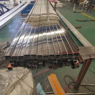 Tubes carrés et rectangulaires en acier inoxydable de 10 × 10 mm à 200 × 200 mm avec une épaisseur de paroi de 1,5 à 5,0 mm pour la construction et la balustrade