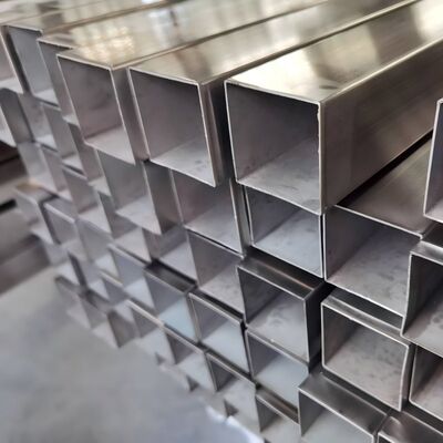 Tubes carrés et rectangulaires en acier inoxydable de 10 × 10 mm à 200 × 200 mm avec une épaisseur de paroi de 1,5 à 5,0 mm pour la construction et la balustrade