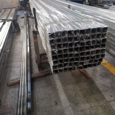 Tubes carrés et rectangulaires en acier inoxydable de 10 × 10 mm à 200 × 200 mm avec une épaisseur de paroi de 1,5 à 5,0 mm pour la construction et la balustrade
