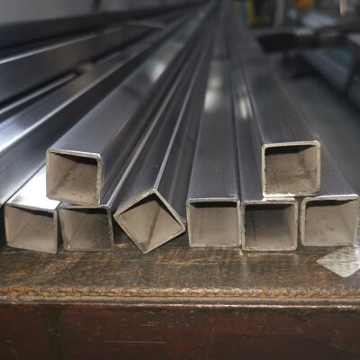 0.6 mm-3,5 mm Épaisseur miroir Satin Surface 201 304 316 Grade 30mmx30mm tubes en acier inoxydable carrés